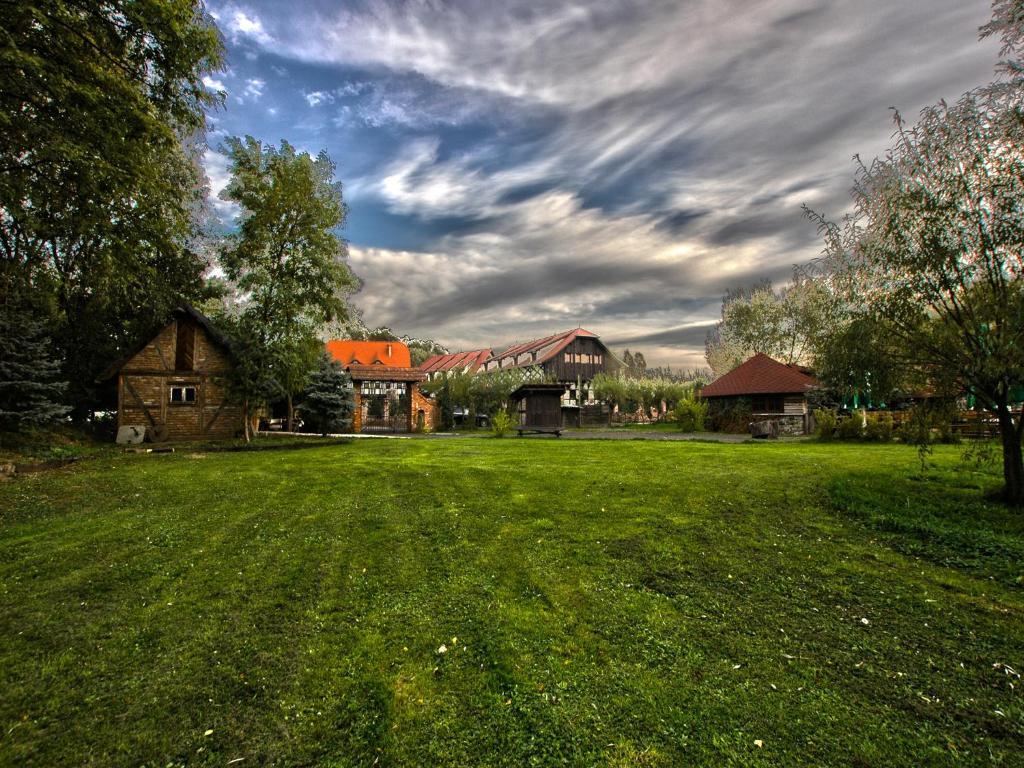 Karczma Rzym Hotel Samotwór Exterior foto